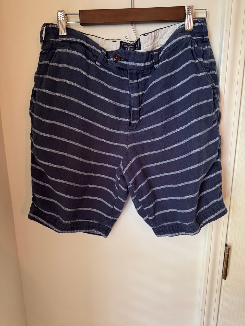 Abercrombie & Fitch Men 32 Navy Blue Striped 100% Linen Casual Shorts
